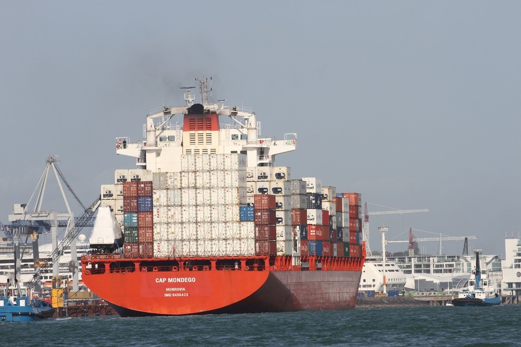 A container ship similar to the Rena - showing the normal view of such a vessel © Richard Gladwell www.photosport.co.nz